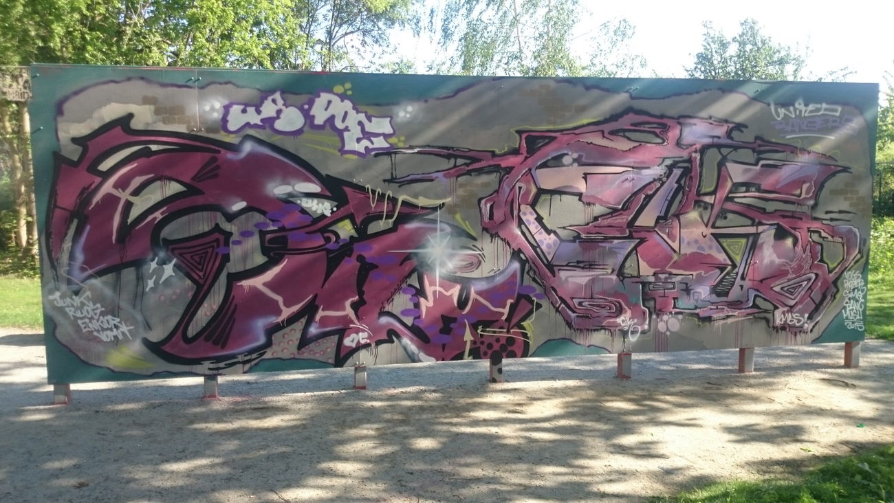 Graffiti Wall in Dresden - Photo by GetHigh - Sfly, cik