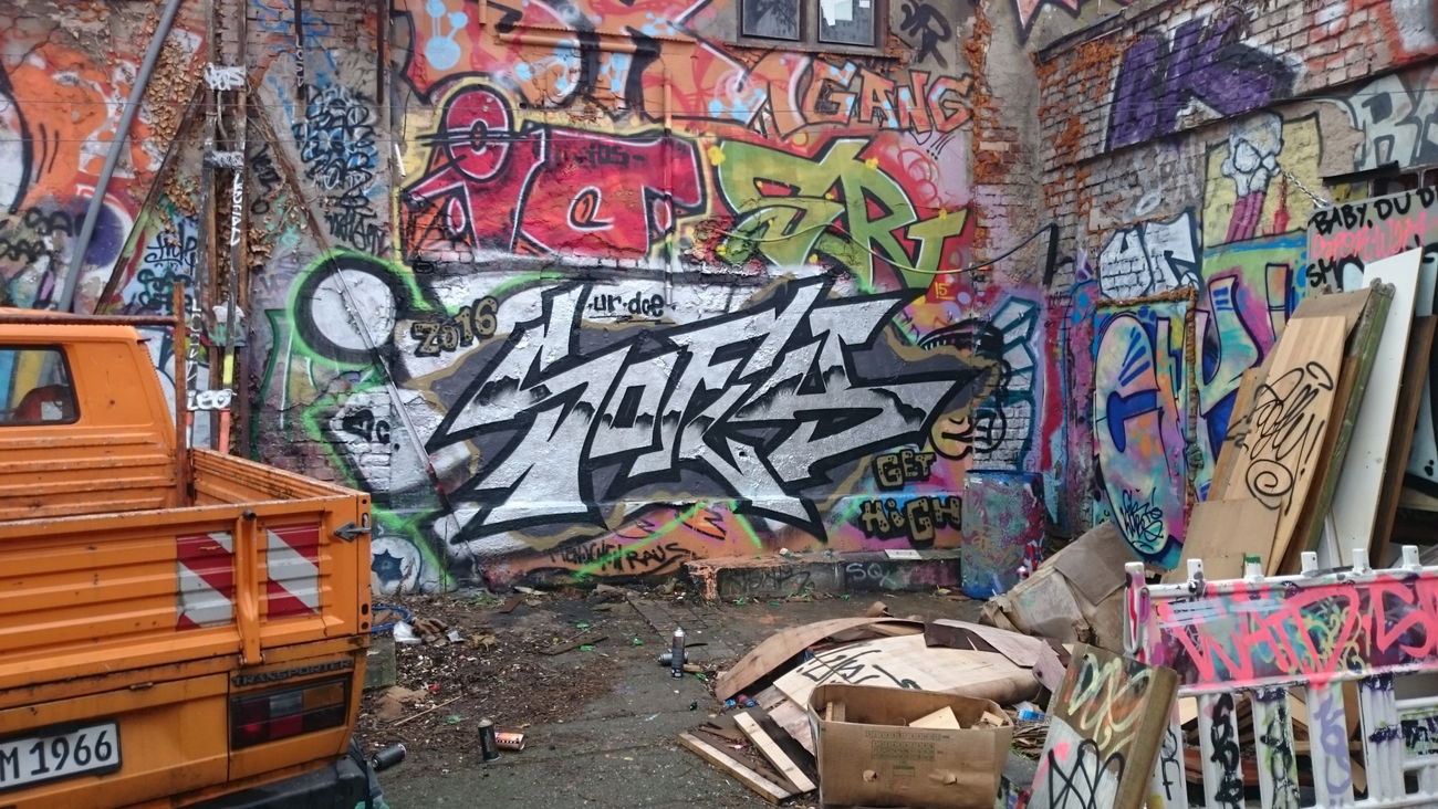 Graffiti Wall in Dresden - Photo by GetHigh - Sofly, rainy, holiday