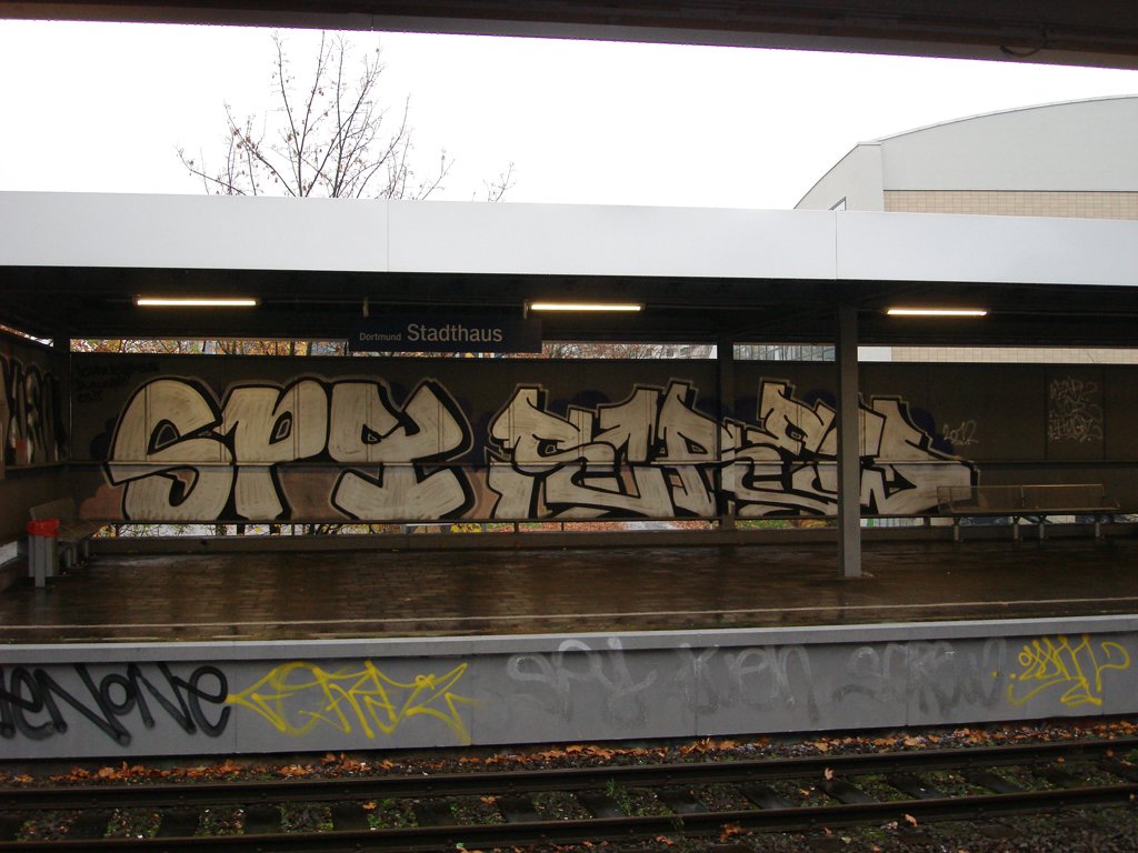 Graffiti Bombing in Dortmund - Photo by GetoHeisenberg - Spy, Screw
