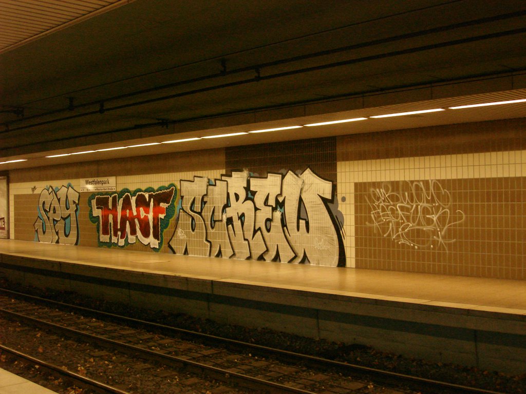 Graffiti Bombing in Dortmund - Photo by GetoHeisenberg - Spy, HACF, Screw