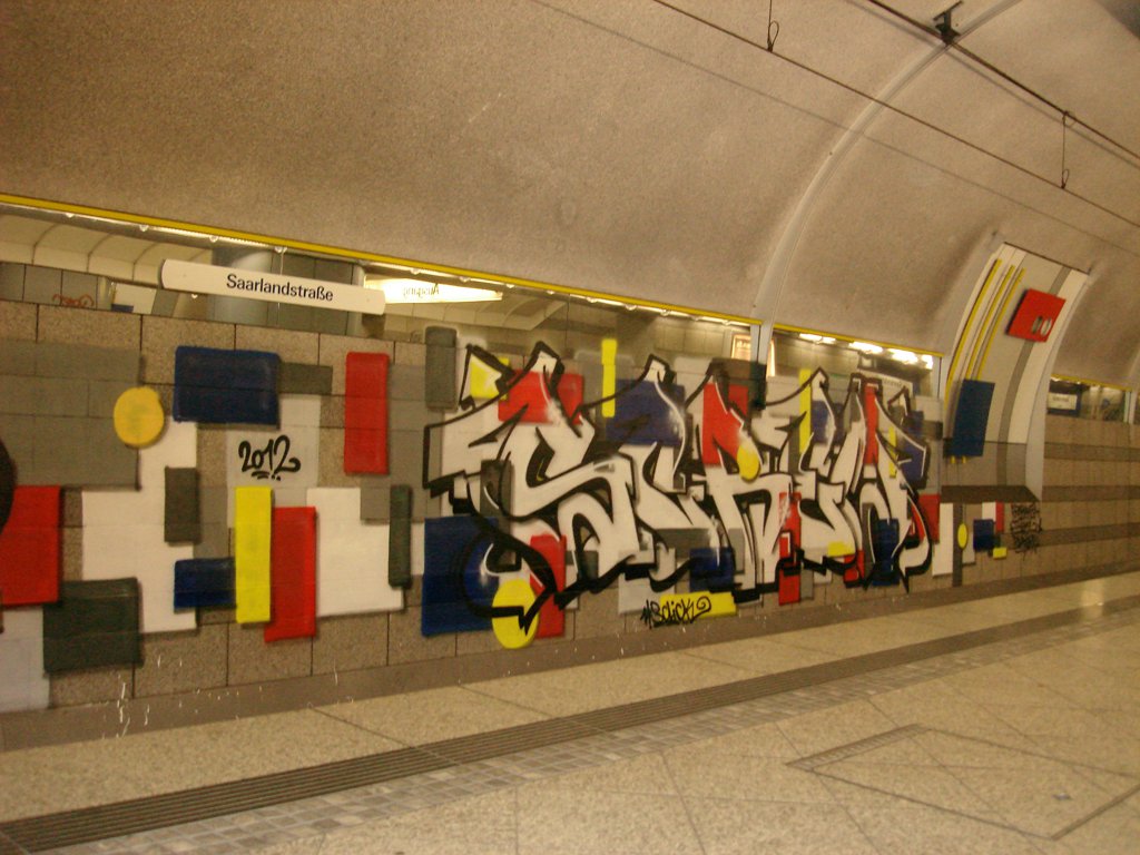 Graffiti Bombing in Dortmund - Photo by GetoHeisenberg - Screw