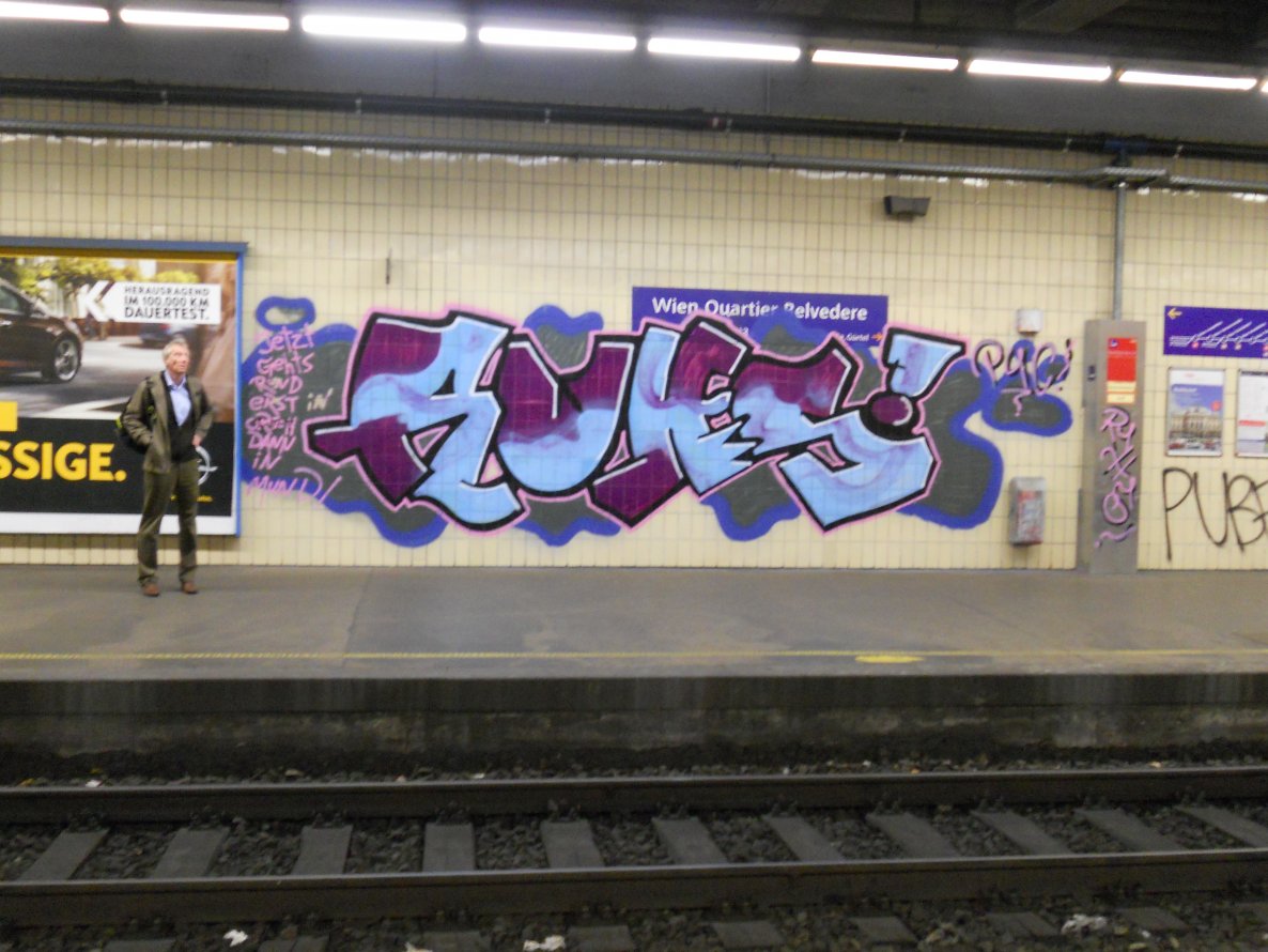 Graffiti Bombing - Photo by Ghostwritter