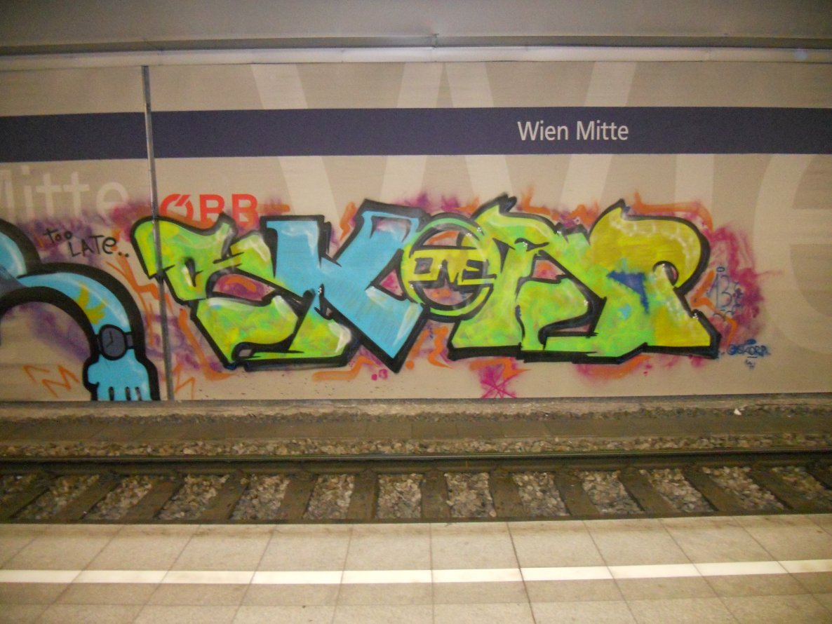 Graffiti Bombing - Photo by Ghostwritter