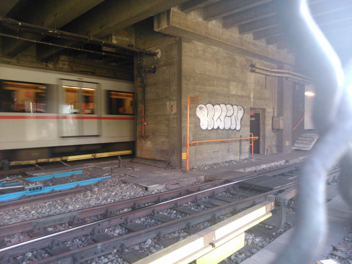 Graffiti Bombing - Photo by Ghostwritter