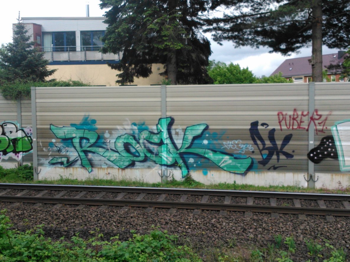 Graffiti Wall - Photo by Ghostwritter - rock