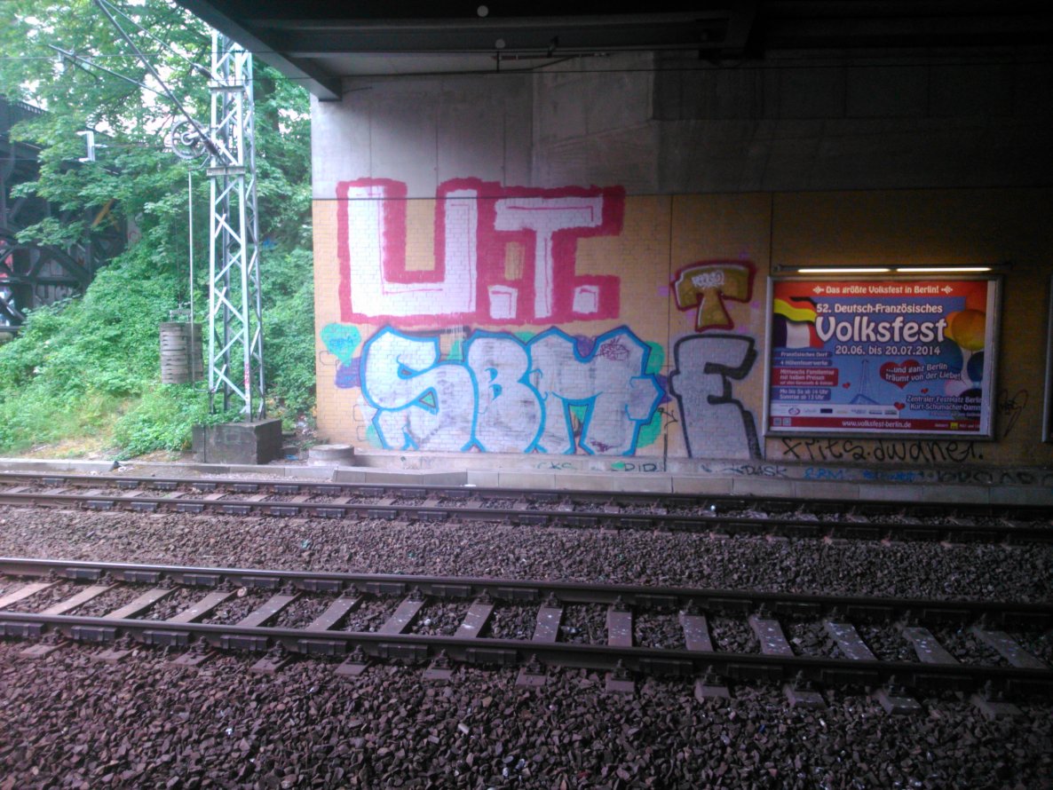 Graffiti Bombing - Photo by Ghostwritter