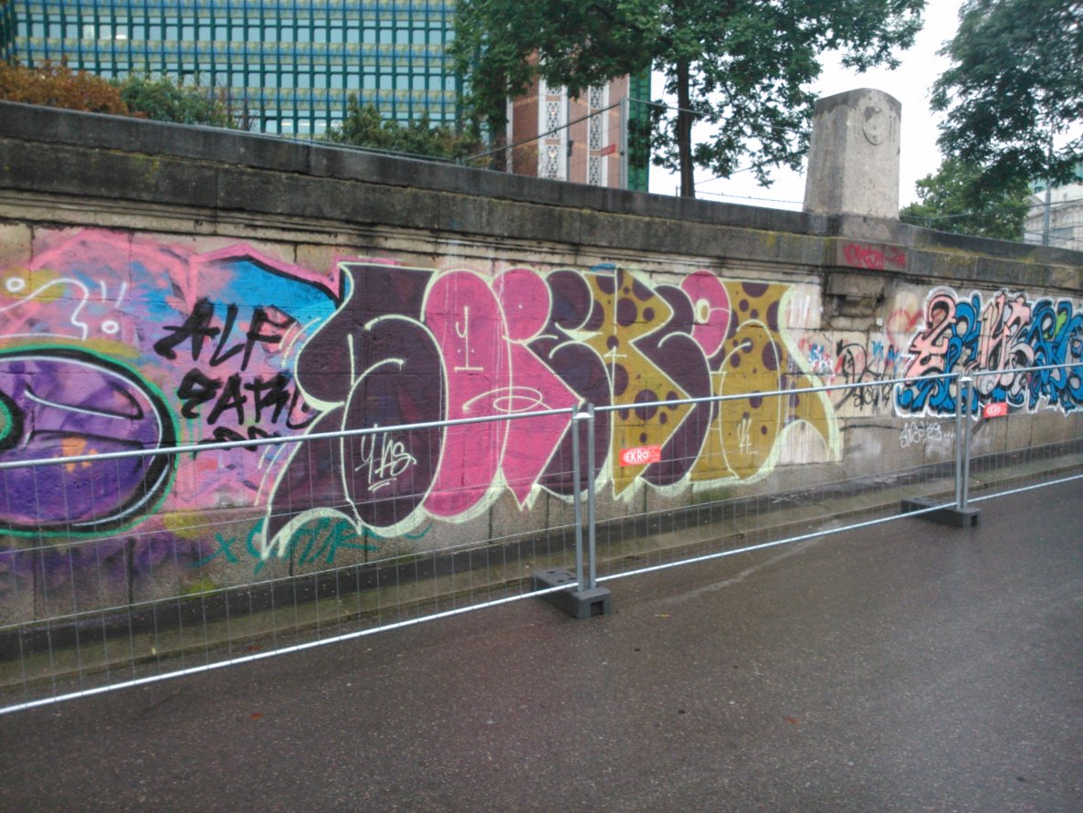 Graffiti Bombing - Photo by Ghostwritter