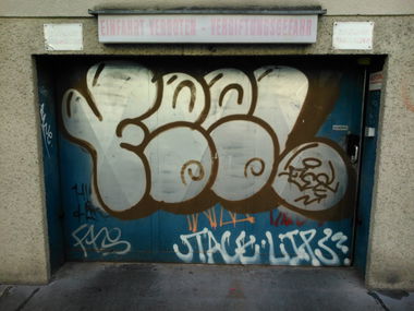 Graffiti Bombing - Photo by Ghostwritter