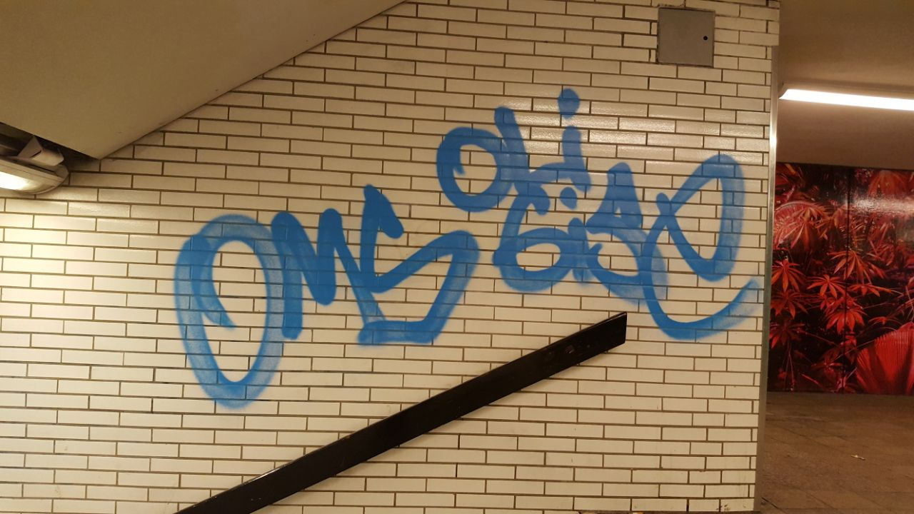 Graffiti Bombing in Drehort - Photo by GiseOms - oms, omscrew, oms42 (2017)