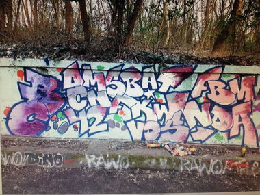 Graffiti Bombing in Drehort - Photo by GiseOms - oms, omscrew, oms42 (2017)