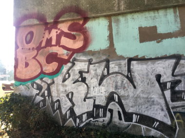 Graffiti Bombing in Drehort - Photo by GiseOms - oms, omscrew, oms42 (2017)