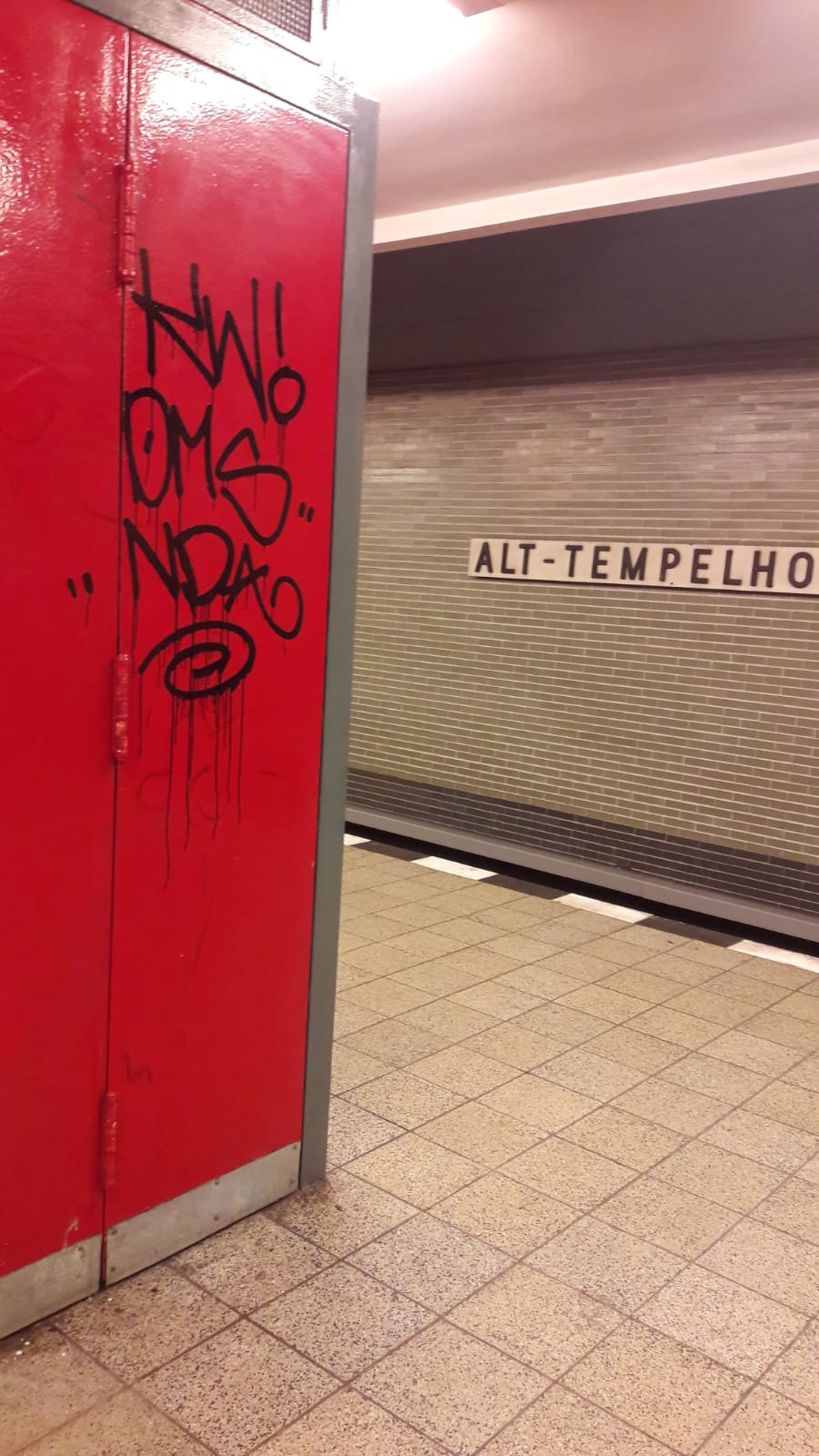Graffiti Bombing in Drehort - Photo by GiseOms - oms, omscrew, oms42 (2017)