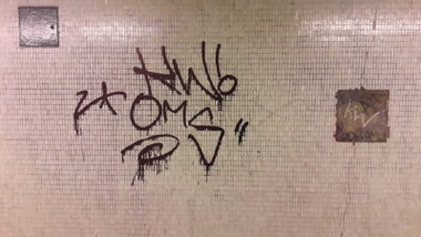 Graffiti Bombing in Drehort - Photo by GiseOms - oms, omscrew, oms42 (2017)