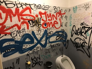 Graffiti Bombing in Drehort - Photo by GiseOms - oms, omscrew, oms42 (2018)