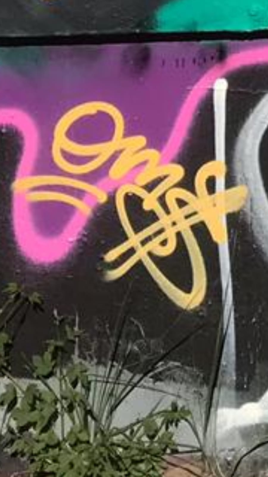 Graffiti Bombing in Drehort - Photo by GiseOms - oms, omscrew, oms42 (2018)