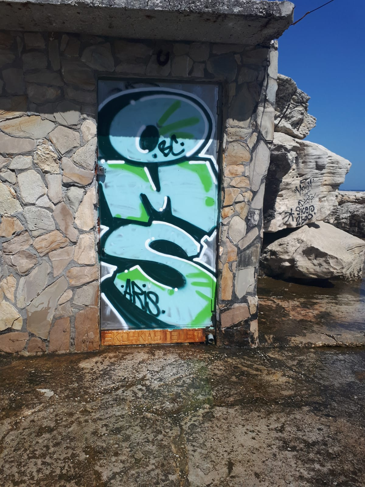 Graffiti Bombing in Drehort - Photo by GiseOms - oms, omscrew, oms42 (2018)