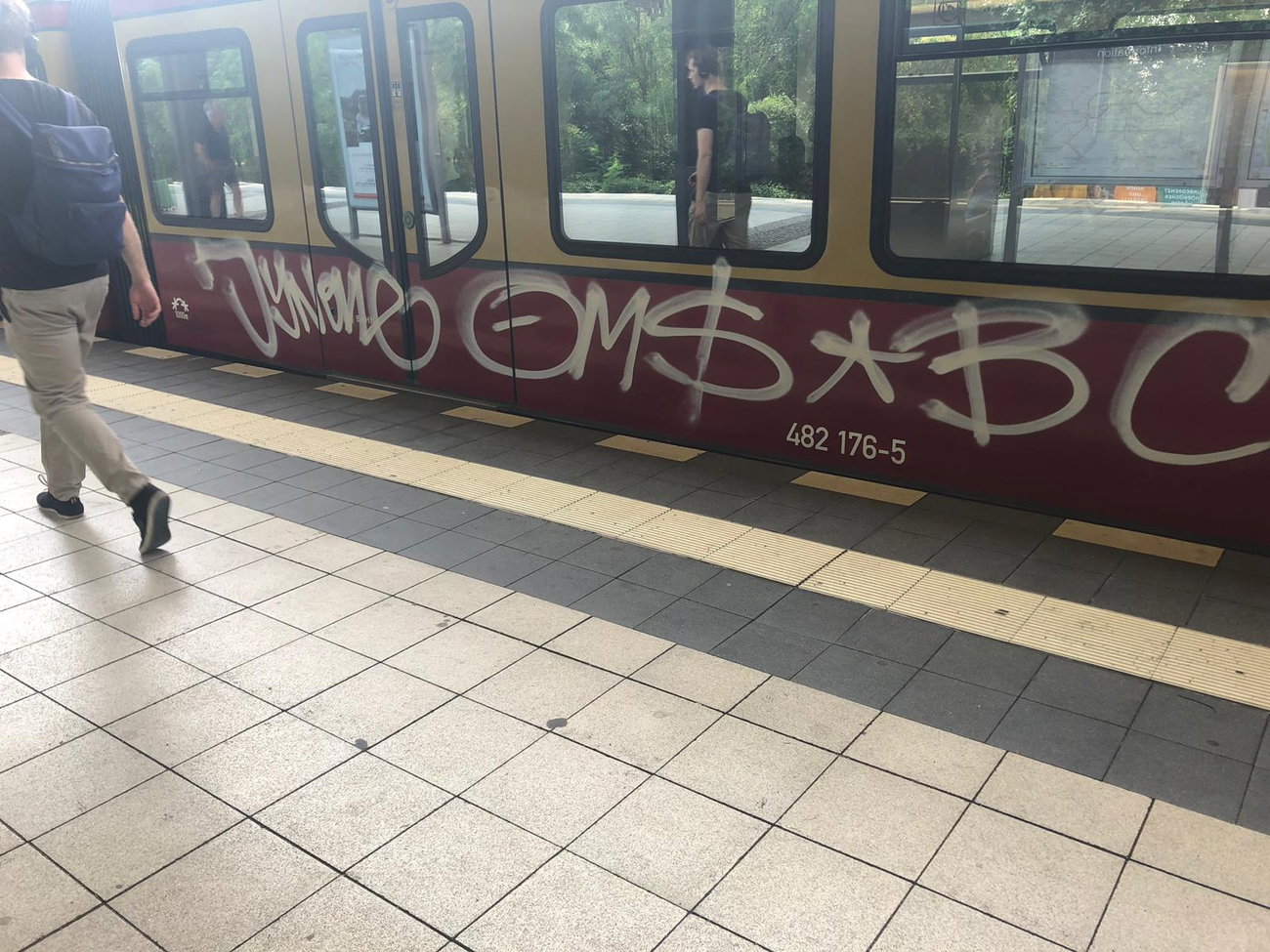 Graffiti Bombing in Drehort - Photo by GiseOms - oms, omscrew, oms42 (2018)