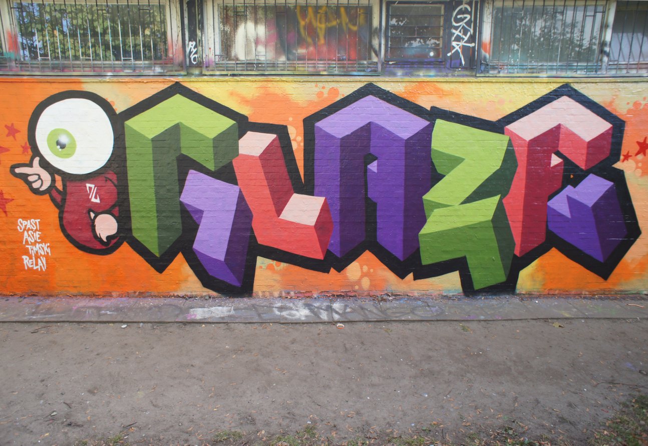 Graffiti Wall in Hamburg - Photo by Glaze - glaze, iboy (2014)