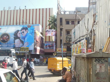 Graffiti Bombing in Mysuru - Photo by GoldenBrownS - GBS, AR, AR´S (2013)