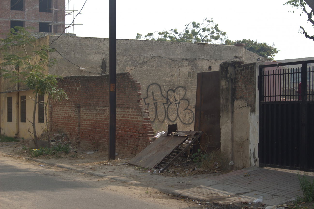 Graffiti Wall in Gandhinagar - Photo by GoldenBrownS - GBS;, AR;, AR´S (2014)