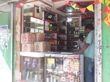 Graffiti Bombing in Bangalore - Photo by GoldenBrownS - GBS, AR, AR´S (2013)