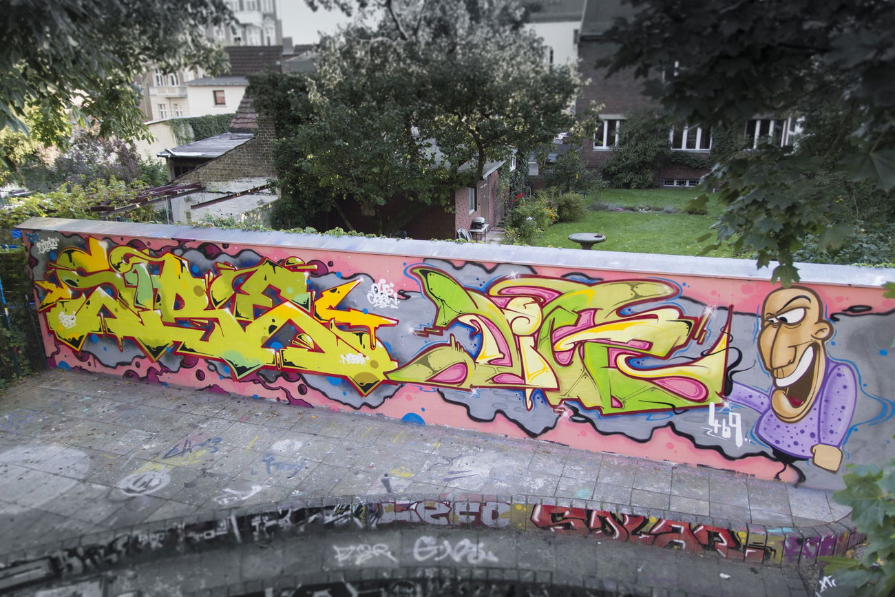 Graffiti Wall - Photo by Goodfellaz - Sire, Dies