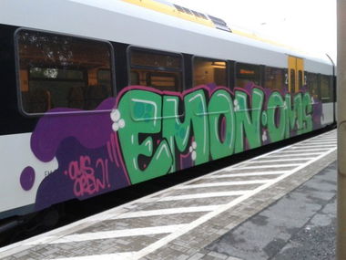 Graffiti Train - Photo by GraffSoest - Emon, Oms
