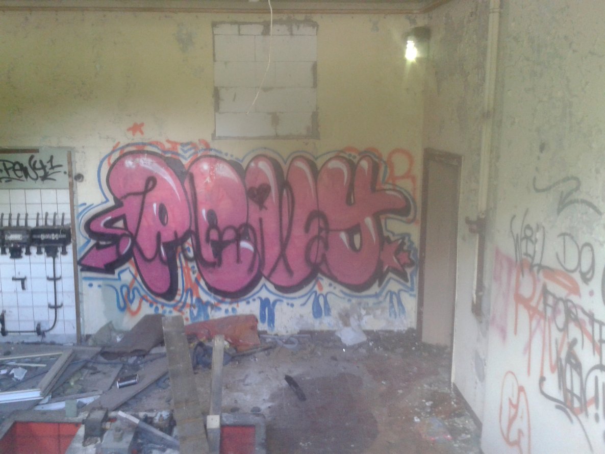 Graffiti Wall - Photo by GraffSoest - Pewy