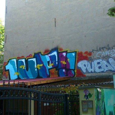 Graffiti Wall - Photo by GraffSoest - 1UP