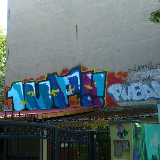 Graffiti Wall - Photo by GraffSoest - 1UP