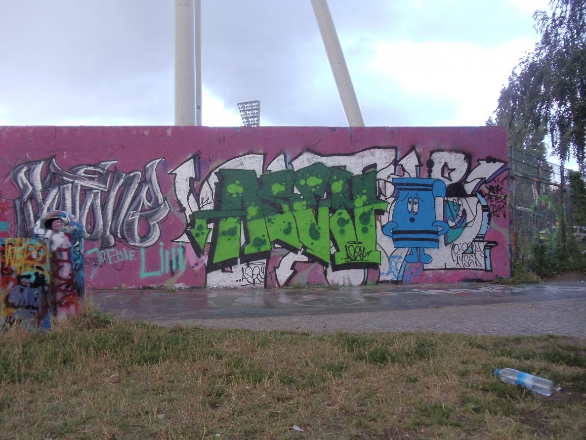 Graffiti Bombing - Photo by GraffSoest