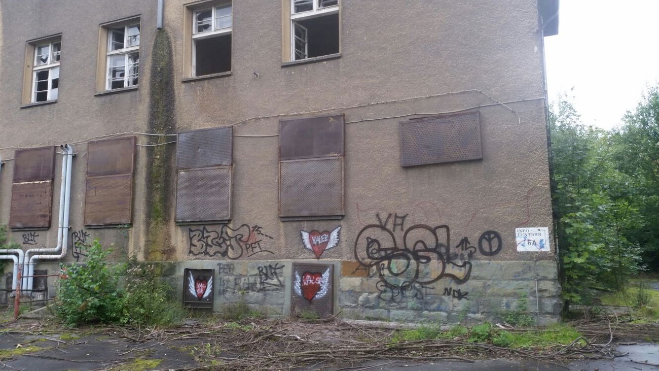 Graffiti Wall - Photo by GraffSoest - Sgl