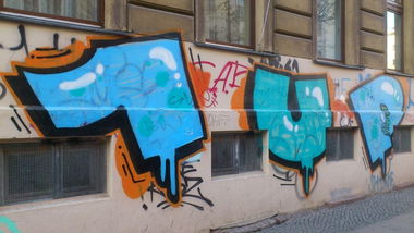Graffiti Bombing - Photo by GraffSoest - 1UP