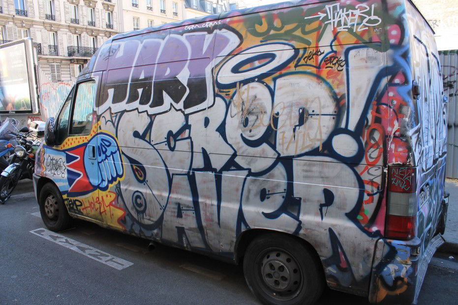 Graffiti Bombing in paris - Photo by GraffitiBS - paris, graffitibs, car