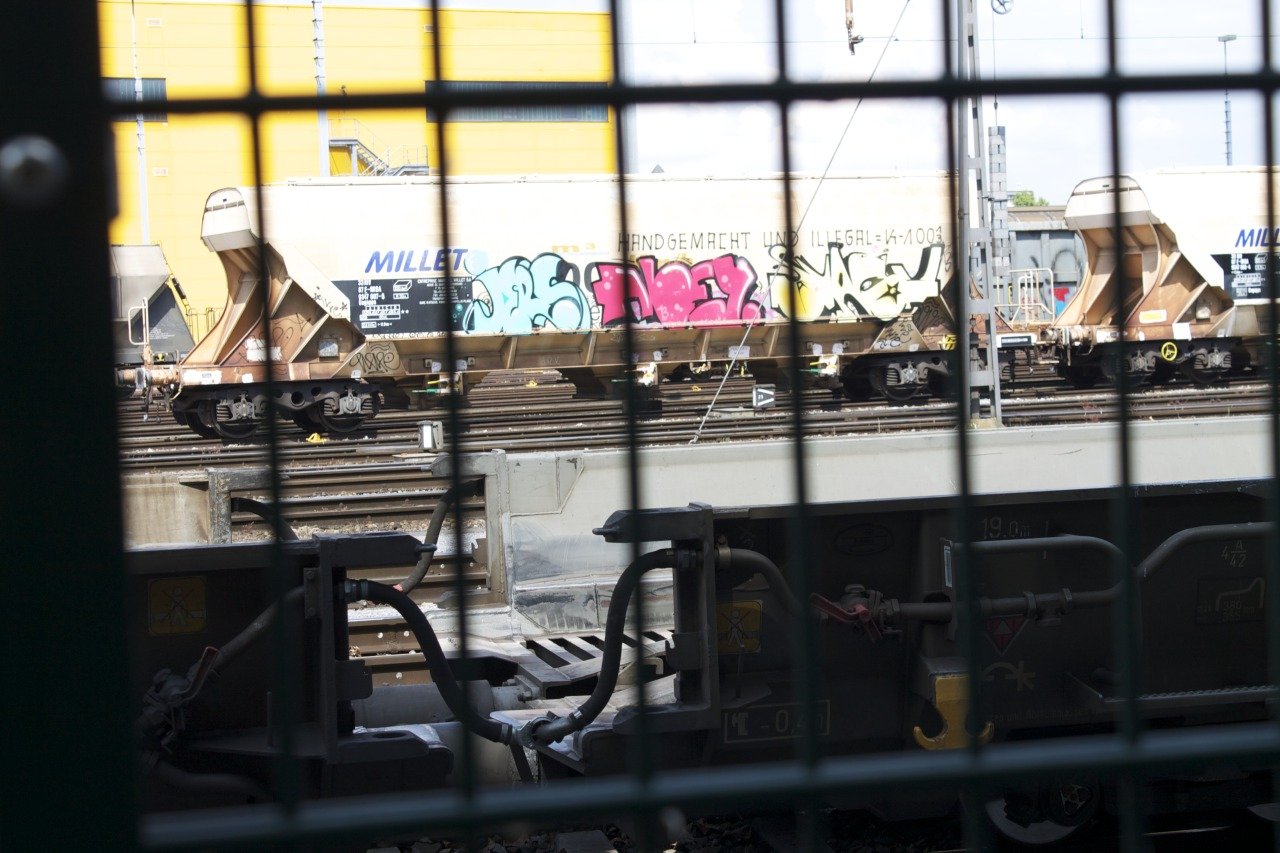 Graffiti Train - Photo by GraffitiBS - jers, aley, smash137