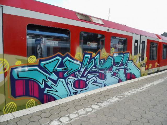 Graffiti Train in Hamburg - Photo by GraffitiHamburg - mesk, ifa, bk (2013)
