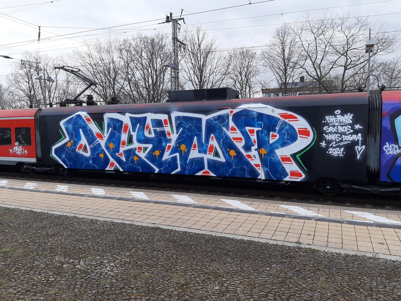 Graffiti Train in Hannover bismarckstrasse - Photo by GraffitiHunter - Olymp, wholecar, hannover (2021)