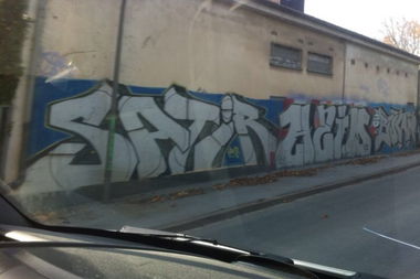 Graffiti Bombing - Photo by GraffitiLover007 - satir, heim, butan