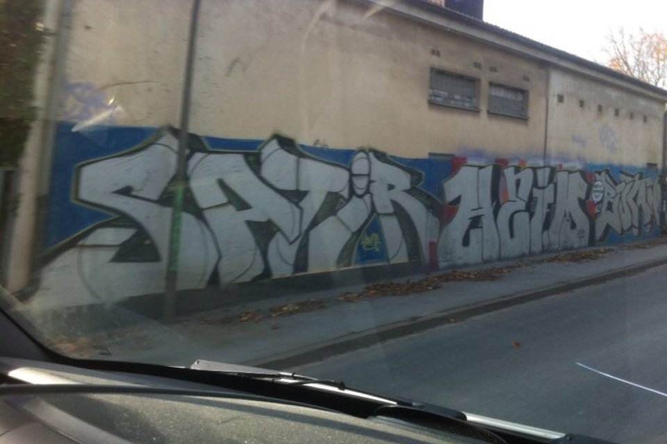 Graffiti Bombing - Photo by GraffitiLover007 - satir, heim, butan