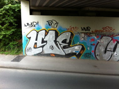 Graffiti Bombing - Photo by Graffitido - Hoe