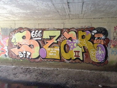 Graffiti Bombing in Luxembourg - Photo by Grafilzer - bzar, bft