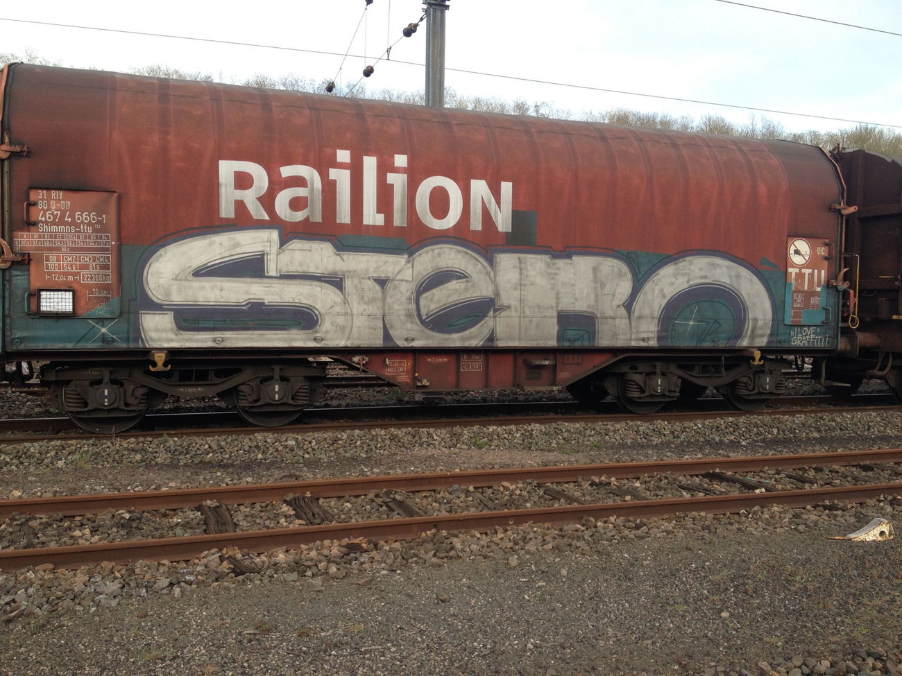 Graffiti Train - Photo by Grafilzer - stero