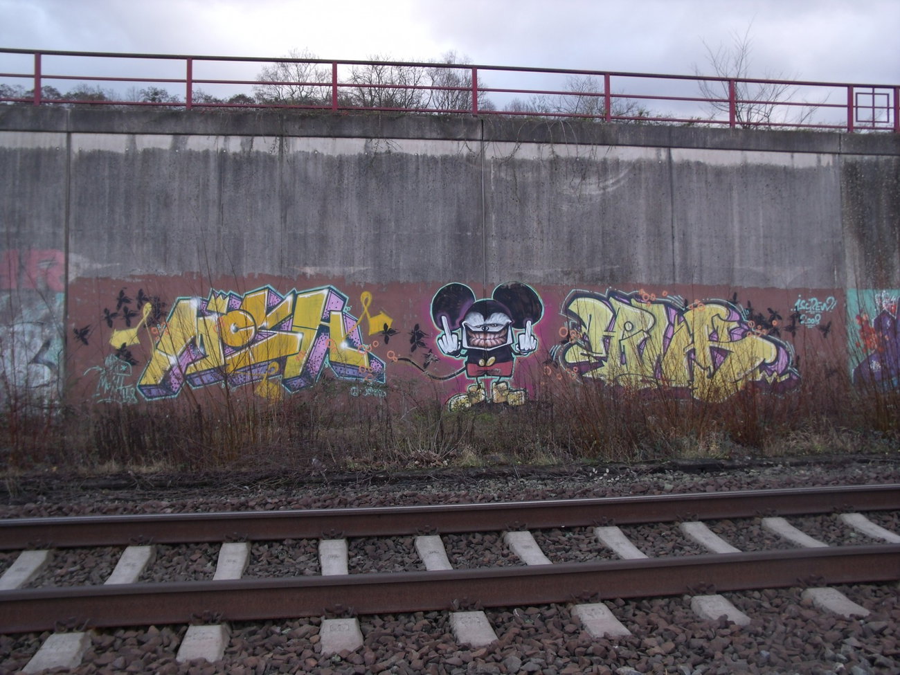 Graffiti Wall in Trier - Photo by Grafilzer - mosh, hink