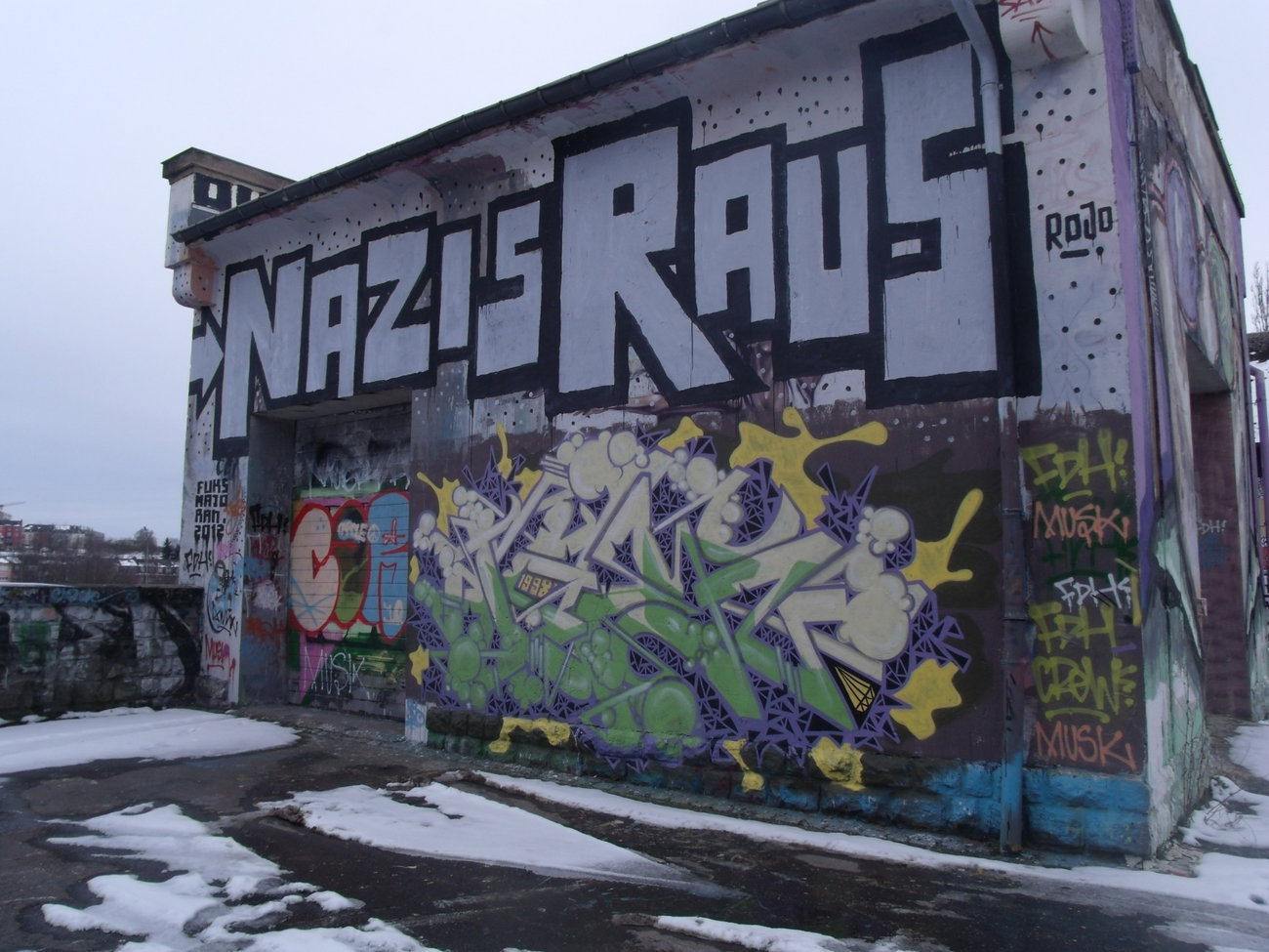 Graffiti Wall in Luxembourg - Photo by Grafilzer - jaek, nazis, raus