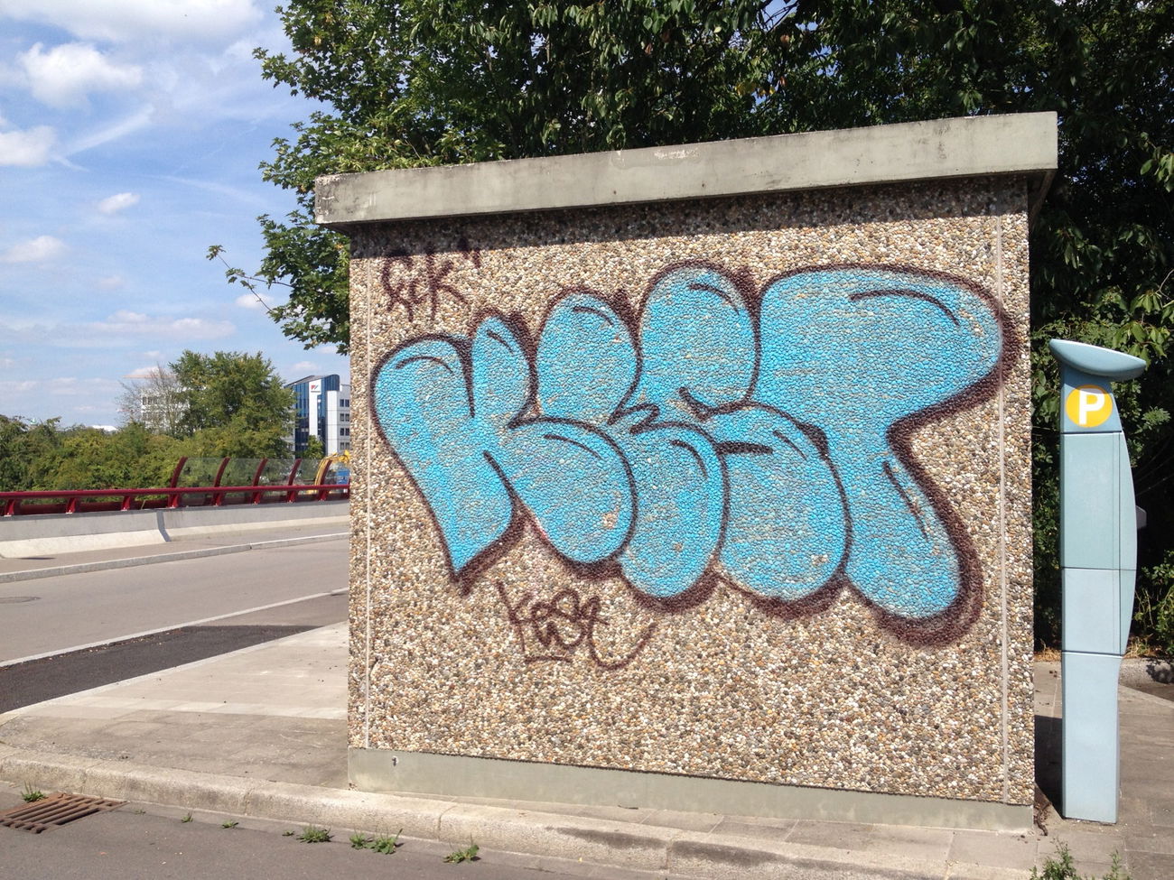 Graffiti Bombing in Luxembourg - Photo by Grafilzer - kest, fck