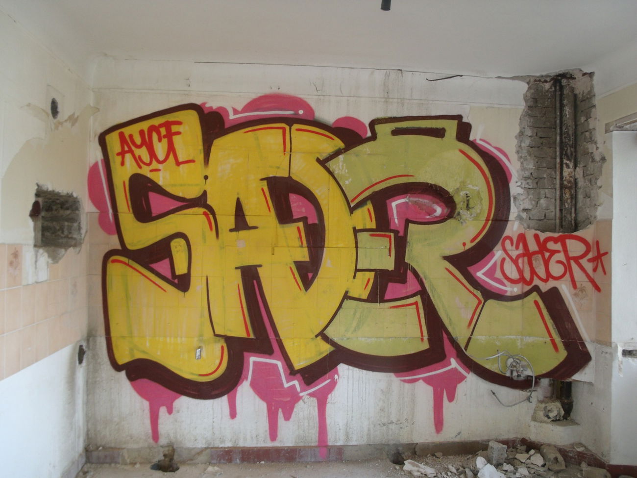 Graffiti Wall in Luxembourg - Photo by Grafilzer - sader (2012)