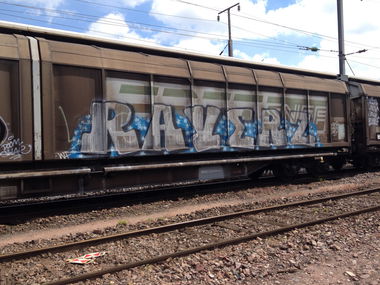 Graffiti Train - Photo by Grafilzer - raverz