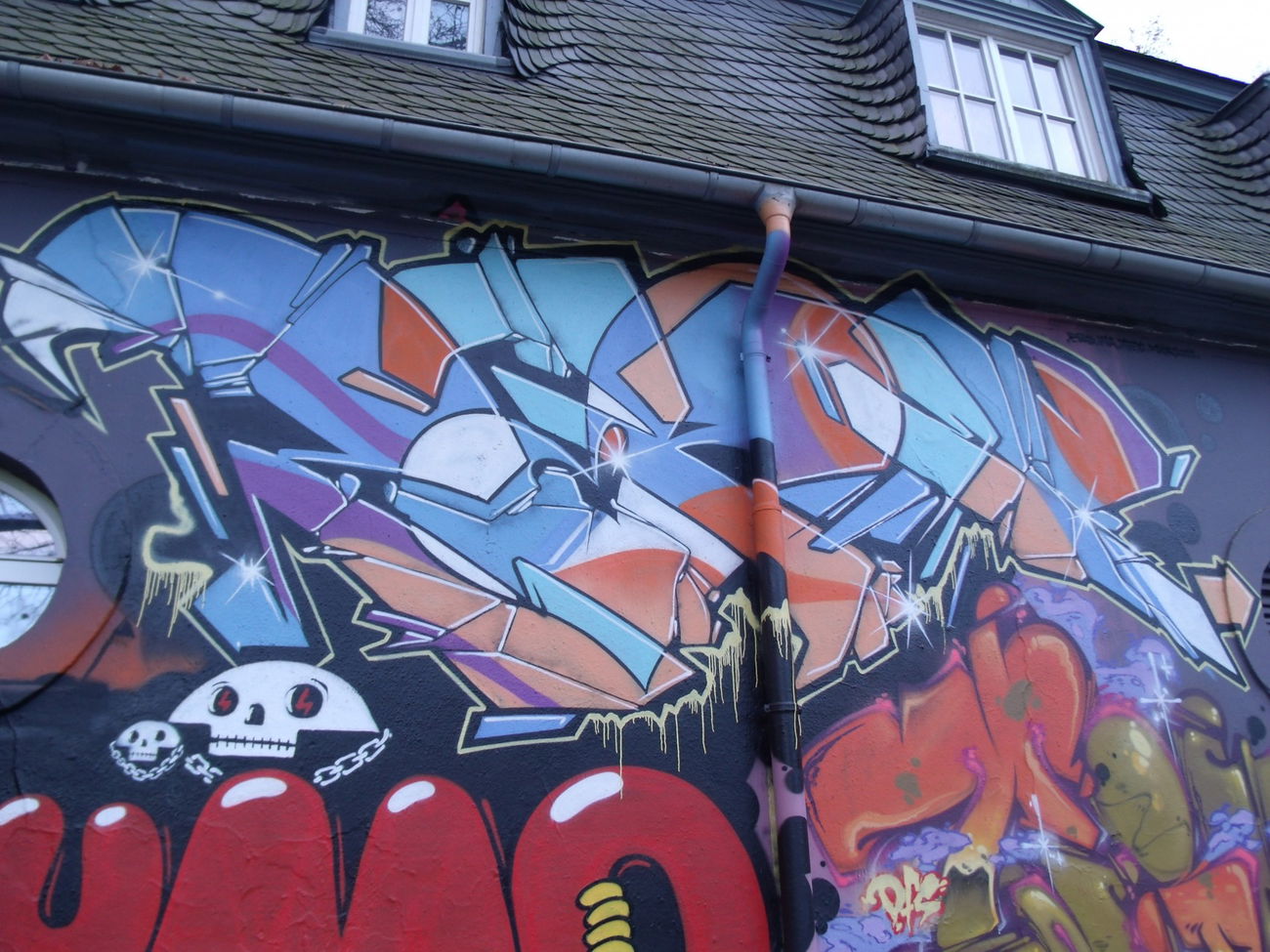 Graffiti Wall in Trier - Photo by Grafilzer - kaos, love