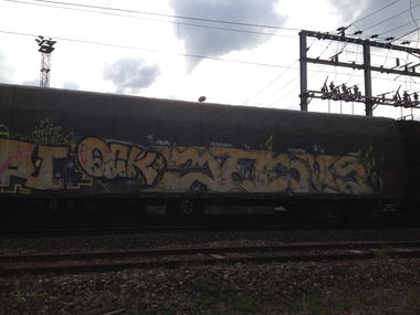 Graffiti Train - Photo by Grafilzer - rebus, qck