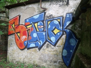 Graffiti Wall in Luxembourg - Photo by Grafilzer - stick, la, smala